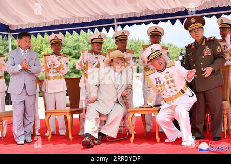 Pjöngjang, Nordkorea. September 2023. Dieses Bild, das am 8. September 2023 vom Nordkoreanischen Offiziellen Nachrichtendienst (KCNA) veröffentlicht wurde, zeigt den nordkoreanischen Führer Kim Jong UN während des Starts des ersten taktischen Atom-U-Bootes des Landes auf der Sinpho-Werft. Laut den staatlichen Medien wurde das taktische Atom-U-Boot Nr. 841, das erste seiner Art, der Ostseeflotte der KPA Navy übergeben und als „Hero Kim Kun OK“ bezeichnet. Foto von KCNA/UPI Credit: UPI/Alamy Live News Stockfoto