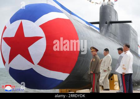 Pjöngjang, Nordkorea. September 2023. Dieses Bild, das am 8. September 2023 vom Nordkoreanischen Offiziellen Nachrichtendienst (KCNA) veröffentlicht wurde, zeigt den nordkoreanischen Führer Kim Jong UN während des Starts des ersten taktischen Atom-U-Bootes des Landes auf der Sinpho-Werft. Laut den staatlichen Medien wurde das taktische Atom-U-Boot Nr. 841, das erste seiner Art, der Ostseeflotte der KPA Navy übergeben und als „Hero Kim Kun OK“ bezeichnet. Foto von KCNA/UPI Credit: UPI/Alamy Live News Stockfoto