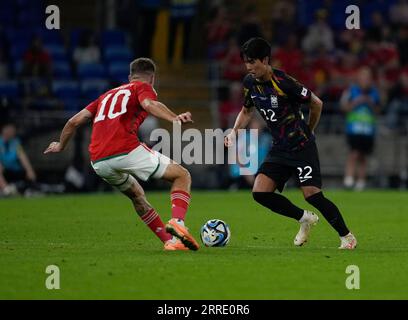 Cardiff, 07. September 2023 Aaron Ramsey (Wales) (L) unter Druck von Yongwoo Seol (Korea) während des Spiels Wales gegen Korea International Challenge im Cardiff City Stadium Cardiff Vereinigtes Königreich am 07. September 2023 Graham Glendinning / Alamy Live News Endstand: 0-0 Stockfoto