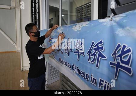 220123 -- SUVA, 23. Januar 2022 -- Zhao Fugang, Direktor des Overseas Chinese Service Center in Fidschi, nimmt an einer Banner-Signing-Veranstaltung Teil, um Unterstützung für die Olympischen Winterspiele in Peking zu zeigen, in Suva, Fidschi, 23. Januar 2022. Die chinesische Gemeinde in Fidschi hat am Sonntag ihre Unterstützung für die Olympischen Winterspiele 2022 in Peking zum Ausdruck gebracht und ihr einen großen Erfolg gewünscht. FIDSCHI-SUVA-CHINESISCHE GEMEINSCHAFT-PEKING WINTEROLYMPIADE-UNTERSTÜTZUNG ZHANGXYONGXING PUBLICATIONXNOTXINXCHN Stockfoto