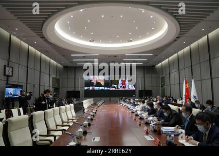 220131 -- PEKING, 31. Januar 2022 -- die 6. Sitzung der IOC-Koordinierungskommission für die XXIV Olympischen Winterspiele Peking 2022 findet am 2. November 2021 in Peking, der Hauptstadt Chinas, statt. Xinhua-Schlagzeilen: Präsident Xi führt China zu beispiellosem olympischen Erfolg JuxHuanzong PUBLICATIONxNOTxINxCHN Stockfoto