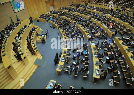 220202 -- ADDIS ABEBA, 2. Februar 2022 -- Foto vom 2. Februar 2022 zeigt die Eröffnung der 40. Ordentlichen Tagung des Exekutivrats der Afrikanischen Union AU in Addis Abeba, Äthiopien. Die 40. Ordentliche Tagung des Exekutivrats der Afrikanischen Union AU begann am Mittwoch mit den Leitern der AU-kommission und der Wirtschaftskommission der Vereinten Nationen für Afrika UNECA, die ihre Besorgnis über die zunehmenden Sicherheitsbedrohungen, einschließlich verfassungswidriger Regierungsänderungen und Infektionskrankheiten wie COVID-19 im gesamten Land, zum Ausdruck brachten afrikanischer Kontinent. ÄTHIOPIEN-ADDIS ABEBA-AU-EXEKUTIVRAT-ORDINAR Stockfoto