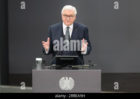 220214 -- BERLIN, 14. Februar 2022 -- Frank-Walter Steinmeier hält eine Rede nach seiner Wiederwahl zum Präsidenten der Bundesrepublik Deutschland während des 17. Bundeskonvents in Berlin, Hauptstadt Deutschlands, 13. Februar 2022. Steinmeier wurde am Sonntag zum deutschen Präsidenten wiedergewählt. DEUTSCHLAND-BERLIN-FRANK-WALTER STEINMEIER-PRÄSIDENT-WIEDERWAHL SHANXYUQI PUBLICATIONXNOTXINXCHN Stockfoto