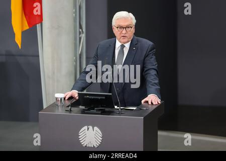 220214 -- BERLIN, 14. Februar 2022 -- Frank-Walter Steinmeier hält eine Rede nach seiner Wiederwahl zum Präsidenten der Bundesrepublik Deutschland während des 17. Bundeskonvents in Berlin, Hauptstadt Deutschlands, 13. Februar 2022. Steinmeier wurde am Sonntag zum deutschen Präsidenten wiedergewählt. DEUTSCHLAND-BERLIN-FRANK-WALTER STEINMEIER-PRÄSIDENT-WIEDERWAHL SHANXYUQI PUBLICATIONXNOTXINXCHN Stockfoto