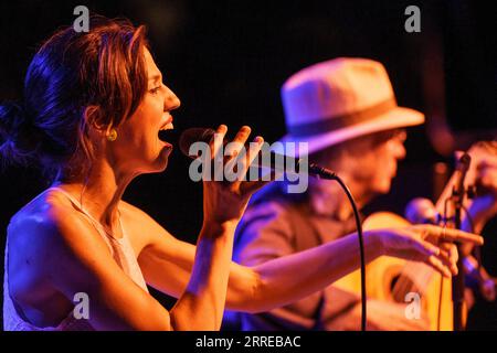 Toti Soler und Gemma Humet, Jardí de la Casa Llorenc Villalonga, Binissalem, Mallorca, Balearen, Spanien. Stockfoto