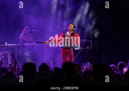 Rodrigo Cuevas Konzert, La romería, Festival La Luna en Vers, Sant Joan, Mallorca, Balearen, Spanien. Stockfoto