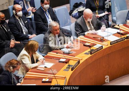 220224 -- MOSKAU/KIEW, 24. Februar 2022 -- Generalsekretär der Vereinten Nationen Antonio Guterres spricht während der Dringlichkeitssitzung des Sicherheitsrats zur Ukraine am 23. Februar 2022 im UN-Hauptquartier in New York. Xinhua Schlagzeilen: Russland führt spezielle Militäroperation im Donbass WangxYing PUBLICATIONxNOTxINxCHN durch Stockfoto