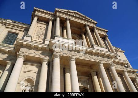 Fassade des Dome des Invalides, Paris Stockfoto