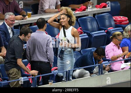 New York, USA. September 2023. Ally Love nimmt an den abendlichen Tennisspielen während des US Open Tennis Turniers 2023 im USTA Billie Jean King National Tennis Center, Flushing Corona Park, New York, New York, New York, 7. September, Teil. 2023. (Foto: Anthony Behar/SIPA USA) Credit: SIPA USA/Alamy Live News Stockfoto