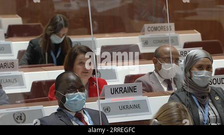 220228 -- GENF, 28. Februar 2022 Xinhua -- dieses Bild, das von einem Bildschirm genommen wurde, zeigt Yevheniia Filipenko, ständige Vertreterin der Ukraine im Büro der Vereinten Nationen in Genf, bei der Eröffnung der 49. Sitzung des Menschenrechtsrates der Vereinten Nationen UNHRC, die im Büro der Vereinten Nationen in Genf, Schweiz, am 28. Februar 2022 stattfand. Die laufende 49. Tagung des UNHRC hat beschlossen, Ende dieser Woche eine Dringlichkeitsdebatte über die Lage in der Ukraine abzuhalten. Xinhua Genf *** 220228 GENF, 28. Februar 2022 Xinhua dieses Bild, das von einem Bildschirm genommen wurde, zeigt Yevheniia Filipenko, permanent vertreten Stockfoto