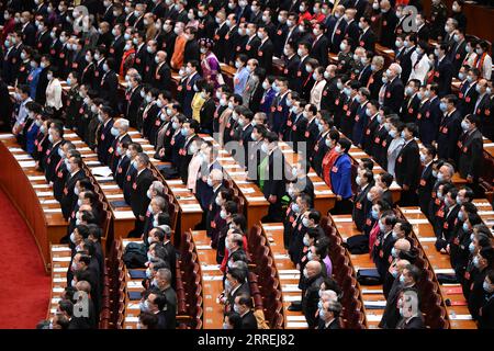 220304 -- PEKING, 4. März 2022 -- die fünfte Sitzung des 13. Nationalen Komitees der politischen Konsultativkonferenz des chinesischen Volkes CPPCC wird in der Großen Halle des Volkes in Peking, der Hauptstadt Chinas, am 4. März 2022 eröffnet. ZWEI SESSIONSCHINA-BEIJING-CPPCC-JAHRESSITZUNG ZUR ERÖFFNUNG DER CN JINXLIANGKUAI PUBLICATIONXNOTXINXCHN Stockfoto