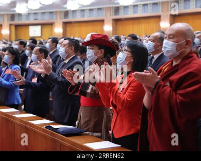 220310 -- PEKING, 10. März 2022 -- die Abschlusssitzung der fünften Sitzung des 13. Nationalen Komitees der politischen Konsultativkonferenz des chinesischen Volkes CPPCC findet in der Großen Halle des Volkes in Peking, der Hauptstadt Chinas, am 10. März 2022 statt. ZWEI SITZUNGEN CHINA-PEKING-CPPCC-JÄHRLICHE SITZUNG-ABSCHLUSSSITZUNG CN JINXLIWANG PUBLICATIONXNOTXINXCHN Stockfoto