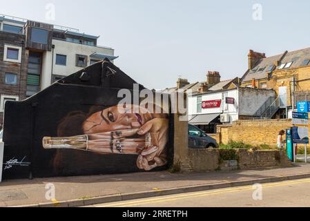 Teil der Graffiti-Kunstveranstaltung Southend City Jam am on Sea, Essex, UK. Besucher zahlt für Parkplatz Stockfoto