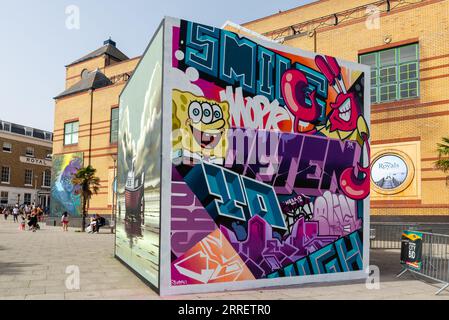 Teil der Graffiti-Kunstveranstaltung Southend City Jam am on Sea, Essex, UK. Provisorisches Gebäude außerhalb des Royals Einkaufszentrums Stockfoto