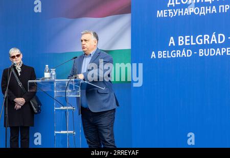 220320 -- NOVI SAD, 20. März 2022 -- ungarischer Premierminister Viktor Orban R spricht bei der Einweihungszeremonie des Belgrader-Novi Sad-Abschnitts der Belgrad-Budapester Eisenbahn in Novi Sad, Serbien, 19. März 2022. Am Samstag fand im Bahnhof von Novi Sad, der zweitgrößten Stadt Serbiens, eine Einweihungszeremonie für den Abschnitt Belgrad-Novi Sad der 350 Kilometer langen Bahnstrecke Belgrad-Budapest statt. Foto von /Xinhua SERBIEN-NOVI SAD-BELGRAD-BUDAPEST EISENBAHNABSCHNITT-EINWEIHUNGSZEREMONIE WangxWei PUBLICATIONxNOTxINxCHN Stockfoto