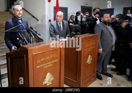 220324 -- BEIRUT, 24. März 2022 -- iranischer Außenminister Hossein Amir Abdollahian 1. L spricht während einer Pressekonferenz mit libanesischem Außenminister Abdallah Bou Habib 2. L in Beirut, Libanon, am 24. März 2022. Der iranische Außenminister Hossein Amir Abdollahian sagte am Donnerstag, dass der Iran bereit sei, mit dem Libanon in verschiedenen Bereichen zusammenzuarbeiten, berichtete die nationale Nachrichtenagentur. LEBANON-BEIRUT-IRAN-FM-VISIT BilalxJawich PUBLICATIONxNOTxINxCHN Stockfoto