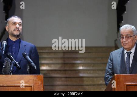 220324 -- BEIRUT, 24. März 2022 -- der libanesische Außenminister Abdallah Bou Habib R und der iranische Außenminister Hossein Amir Abdollahian nehmen am 24. März 2022 an einer Pressekonferenz in Beirut, Libanon, Teil. Der iranische Außenminister Hossein Amir Abdollahian sagte am Donnerstag, dass der Iran bereit sei, mit dem Libanon in verschiedenen Bereichen zusammenzuarbeiten, berichtete die nationale Nachrichtenagentur. LEBANON-BEIRUT-IRAN-FM-VISIT BilalxJawich PUBLICATIONxNOTxINxCHN Stockfoto