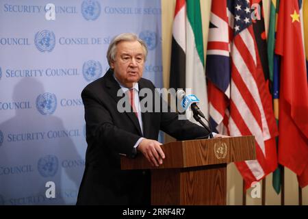 220329 -- VEREINTEN NATIONEN, 29. März 2022 -- Generalsekretär der Vereinten Nationen Antonio Guterres spricht am 28. März 2022 vor dem Sicherheitsrat im UN-Hauptquartier in New York vor der Presse. Guterres hat am Montag eine Initiative für einen humanitären Waffenstillstand in der Ukraine gestartet. UN-UKRAINE-WAFFENSTILLSTANDSINITIATIVE XiexE PUBLICATIONxNOTxINxCHN Stockfoto