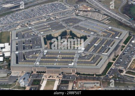 220329 -- WASHINGTON, 29. März 2022 -- Foto vom 19. Februar 2020 zeigt das Pentagon aus einem Flugzeug über Washington D.C., den Vereinigten Staaten. Xinhua-Schlagzeilen: US-amerikanische Augen sehen mehr Militärausgaben, um die Hegemonie unter geopolitischen Spannungen aufrechtzuerhalten LiuxJie PUBLICATIONxNOTxINxCHN Stockfoto