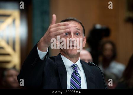 Washington, Usa. September 2023. Douglas Heller, Director of Insurance, Consumer Federation of America, tritt vor einer Anhörung des Senatsausschusses für Banken, Wohnungswesen und Stadtentwicklung auf, um Perspektiven auf Herausforderungen auf dem Sachversicherungsmarkt und die Auswirkungen auf die Verbraucher zu untersuchen, am Donnerstag, den 7. September, im Dirksen Senate Office Building in Washington, DC, USA. 2023. Foto: Rod Lamkey/CNP/ABACAPRESS.COM Credit: abaca Press/Alamy Live News Stockfoto
