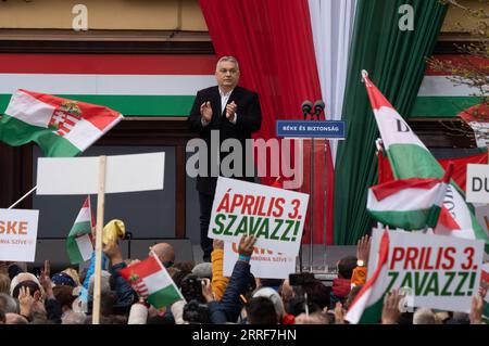 220403 -- BUDAPEST, 3. April 2022 -- ungarischer Premierminister Viktor Orban nimmt am 1. April 2022 an einer Wahlkampagne in Szekesfehervar, 60 Kilometer westlich von Budapest, Ungarn, Teil. Am Sonntag fanden in Ungarn Parlamentswahlen statt. Foto von /Xinhua UNGARN-BUDAPEST-WAHLKAMPAGNEN AttilaxVolgyi PUBLICATIONxNOTxINxCHN Stockfoto