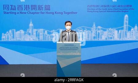 220409 -- HONGKONG, 9. April 2022 -- John Lee nimmt an einer virtuellen Pressekonferenz in Hongkong, Südchina, am 9. April 2022 Teil. John Lee, ehemaliger Chefsekretär für die Verwaltung der HKSAR-Regierung der Sonderverwaltungsregion Hongkong, gab am Samstag bekannt, dass er bei der bevorstehenden Wahl des sechsten Vorstandsvorsitzenden der HKSAR kandidieren wird. CHINA-HONG KONG-JOHN LEE-ELECTION-PRESS CONFERENCE CN LYUXXIAOWEI PUBLICATIONXNOTXINXCHN Stockfoto