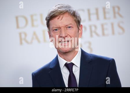 Hamburg, Deutschland. September 2023. Michael Kessler, Comedian und Schauspieler, kommt auf den roten Teppich für den 14. Deutschen Rundfunkpreis in der Neuen Flora. Quelle: Christian Charisius/dpa/Alamy Live News Stockfoto