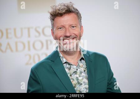 Hamburg, Deutschland. September 2023. Thorsten Schorn, Moderator, kommt auf den roten Teppich für den 14. Deutschen Radio-Preis bei der Neuen Flora. Quelle: Christian Charisius/dpa/Alamy Live News Stockfoto