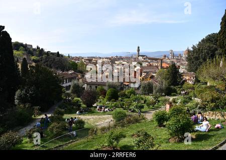 220415 -- FLORENZ, 15. April 2022 -- Foto aufgenommen am 14. April 2022 zeigt einen Blick auf Florenz, Italien. ITALIEN-FLORENZ-ALLTAG JinxMamengni PUBLICATIONxNOTxINxCHN Stockfoto