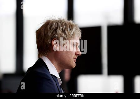 220416 -- SHEFFIELD, 16. April 2022 -- Neil Robertson aus Australien nimmt am Medientag der Betfred World Snooker Championships 2022 in Sheffield, Großbritannien, am 15. April 2022 Teil. SPBRITAIN-SHEFFIELD-SNOOKER-WORLD CHAMPIONSHIP-MEDIA DAY LIXYING PUBLICATIONXNOTXINXCHN Stockfoto