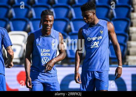 Paris, Frankreich. September 2023. Eduardo Camavinga aus Frankreich und Aurelien Tchouameni aus Frankreich spielen während der Trainingseinheit für das Qualifikationsspiel zur Euro 2024, Gruppe B, zwischen Frankreich und Irland am 6. September im Parc des Prices Stadium in Paris, Frankreich. (Foto: Matthieu Mirville/Pressinphoto/icon Sport) Credit: PRESSINPHOTO SPORTS AGENCY/Alamy Live News Stockfoto