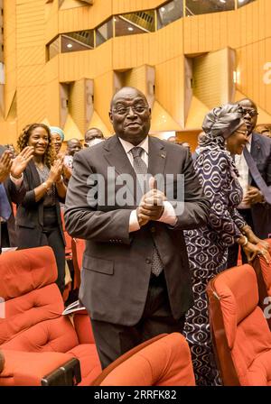 220420 -- YAMOUSSOUKRO, 20. April 2022 -- Tiemoko Meyliet Kone, Vizepräsident der Republik Elfenbeinküste, nimmt am 19. April 2022 an einer Konferenz in Yamoussoukro, der de-jure-Hauptstadt der Elfenbeinküste, Teil. Präsident Alassane Ouattara von Cote d Ivoire ernannte am Dienstag Tiemoko Meyliet Kone, den Gouverneur der Zentralbank der westafrikanischen Staaten BCEAO, zum Vizepräsidenten der Republik Cote d Ivoire. Foto: /Xinhua COTE D IVOIRE-VIZEPRÄSIDENT-ERNENNUNG YvanxSonh PUBLICATIONxNOTxINxCHN Stockfoto