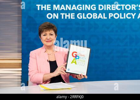 220421 -- WASHINGTON, D.C., 21. April 2022 -- die geschäftsführende Direktorin des Internationalen Währungsfonds IWF Kristalina Georgieva wird während einer virtuellen Pressekonferenz in Washington, D.C., USA, am 20. April 2022 abgebildet. China sei in der Lage, seine Wirtschaft unter Gegenwind anzukurbeln, weil es sowohl in der Geld- als auch in der Fiskalpolitik über genügend politischen Spielraum verfüge, sagte der IWF-Chef des Internationalen Währungsfonds am Mittwoch. /IMF/Handout via Xinhua U.S.-WASHINGTON, D.C.-IMF-CHINA-ECONOMY CoryxHancock PUBLICATIONxNOTxINxCHN Stockfoto