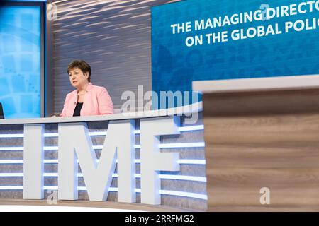 220421 -- WASHINGTON, D.C., 21. April 2022 -- Geschäftsführerin des Internationalen Währungsfonds IWF Kristalina Georgieva spricht während einer virtuellen Pressekonferenz in Washington D.C., USA, 20. April 2022. China sei in der Lage, seine Wirtschaft unter Gegenwind anzukurbeln, weil es sowohl in der Geld- als auch in der Fiskalpolitik über genügend politischen Spielraum verfüge, sagte der IWF-Chef des Internationalen Währungsfonds am Mittwoch. /IMF/Handout via Xinhua U.S.-WASHINGTON, D.C.-IMF-CHINA-ECONOMY CoryxHancock PUBLICATIONxNOTxINxCHN Stockfoto