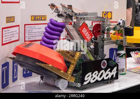 220504 -- DALLAS, 4. Mai 2022 -- Foto aufgenommen am 3. Mai 2022 zeigt einen Roboter bei der VEX Robotics World Championship 2022 in Dallas, Texas, USA. Die zehntägige VEX Robotics World Championship 2022 startete am 3. Mai in Dallas. Foto: /Xinhua U.S.-TEXAS-DALLAS-2022 VEX ROBOTICS WORLD CHAMPIONSHIP XinxJin PUBLICATIONxNOTxINxCHN Stockfoto