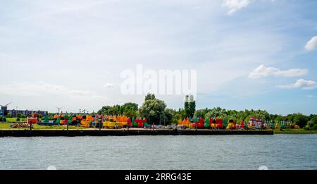 Bunte Bojen in einem Depot in den Niederlanden Stockfoto