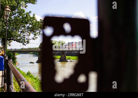 Uschhorod, Ukraine - 24. August 2023: Blick auf den UZH-Fluss in Uschhorod, Ukraine Stockfoto
