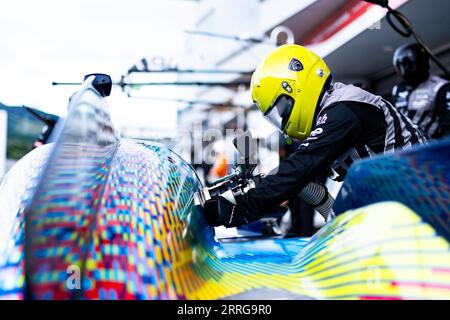 Oyama, Japan. September 2023. PEUGEOT TotalEnergies Ambiance Mechaniker, Mecanicien während der 6 Stunden von Fuji 2023, 6. Runde der FIA-Weltmeisterschaft 2023, vom 7. Bis 10. September 2023 auf dem Fuji Speedway, in Oyama, Japan - Foto Joao Filipe/DPPI Credit: DPPI Media/Alamy Live News Stockfoto