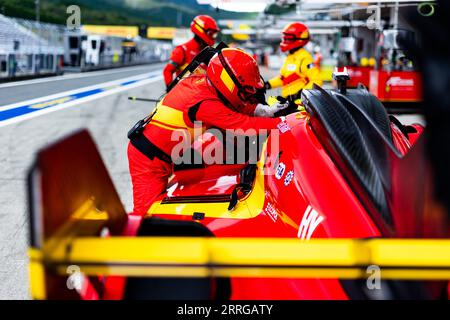 Oyama, Japan. September 2023. Ferrari AF Corse, Ferrari 499P, Mechaniker, Mecanicien während der 6 Stunden von Fuji 2023, 6. Runde der FIA-Weltmeisterschaft 2023, vom 7. Bis 10. September 2023 auf dem Fuji Speedway in Oyama, Japan - Foto Joao Filipe/DPPI Credit: DPPI Media/Alamy Live News Stockfoto