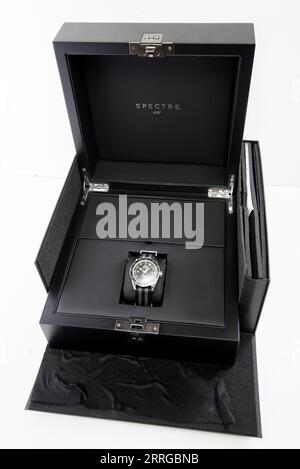 Omega Seamaster 300 James Bond Spectre Edition mit Ref. 233.32.41.21.01.001 BOXSET Stockfoto