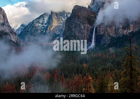 Bridalveil Falls im Winter im Yosemite Valley, Yosemite National Park. Stockfoto