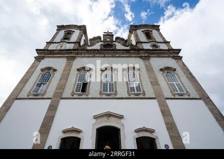 Wunderschöner Blick auf das historische Gebäude der Bonfim-Kirche in Salvador Stockfoto