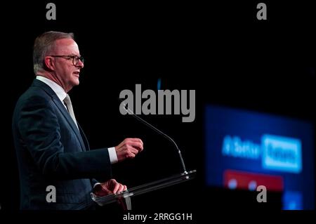 220521 -- SYDNEY, 21. Mai 2022 -- Anthony Albanese spricht mit Unterstützern in Sydney, Australien, 21. Mai 2022. Anthony Albanese hat seinen Sieg für seine Labor Party beansprucht, nachdem der amtierende Premierminister Scott Morrison eine Niederlage bei den australischen Bundestagswahlen 2022 am Samstag zugesagt hatte. BaixXuefei PUBLICATIONxNOTxINxCHN Stockfoto