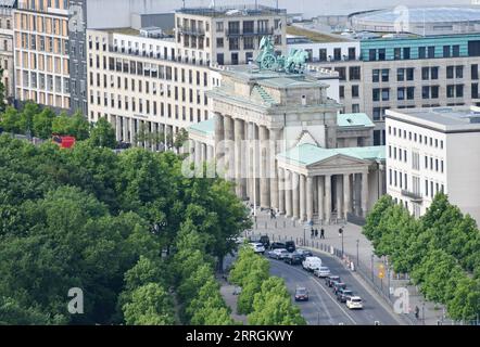 220526 -- BERLIN, 26. Mai 2022 -- Foto aufgenommen am 25. Mai 2022 zeigt das Brandenburger Tor in Berlin, Hauptstadt Deutschlands. DEUTSCHLAND-BERLIN-LANDSCHAFT RenxPengfei PUBLICATIONxNOTxINxCHN Stockfoto