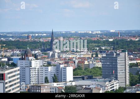 220526 -- BERLIN, 26. Mai 2022 -- Foto aufgenommen am 25. Mai 2022 zeigt einen Blick auf Berlin, Hauptstadt Deutschlands. DEUTSCHLAND-BERLIN-LANDSCHAFT RenxPengfei PUBLICATIONxNOTxINxCHN Stockfoto