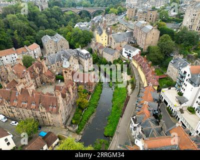 Blick aus der Vogelperspektive auf Well Court und Dean Village Edinburgh Stockfoto