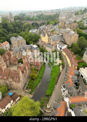 Blick aus der Vogelperspektive auf Well Court und Dean Village Edinburgh Stockfoto