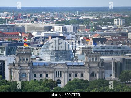 220526 -- BERLIN, 26. Mai 2022 -- Foto aufgenommen am 25. Mai 2022 zeigt den Deutschen Bundestag in Berlin, Hauptstadt Deutschlands. DEUTSCHLAND-BERLIN-LANDSCHAFT RenxPengfei PUBLICATIONxNOTxINxCHN Stockfoto