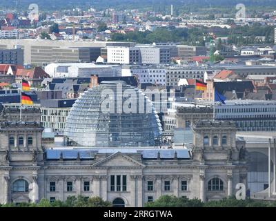 220526 -- BERLIN, 26. Mai 2022 -- Foto aufgenommen am 25. Mai 2022 zeigt den Deutschen Bundestag in Berlin, Hauptstadt Deutschlands. DEUTSCHLAND-BERLIN-LANDSCHAFT RenxPengfei PUBLICATIONxNOTxINxCHN Stockfoto