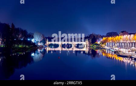 Turin, Italien - 27. März 2022: Die Brücke König Umberto I ist eine Brücke über den Fluss Po in Turin, die den Corso Vittorio Emanuele II mit dem Corso Monc verbindet Stockfoto